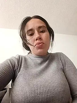 Veeronica Smith online show from December 13, 5:00 pm