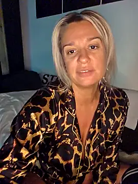 Snapshot of SpicyVicky chatting on October 3, 4:53 am SpicyVicky online show from October 3, 4:53 am