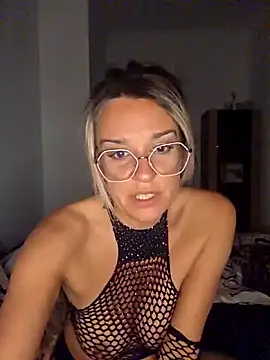 SpicyVicky online show from May 15, 4:30 am
