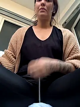 Snapshot of Linalicious chatting on November 6, 2:18 pm Linalicious online show from November 6, 2:18 pm