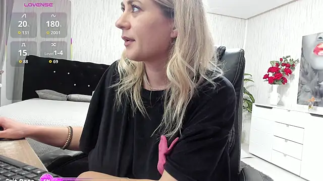 Snapshot of KattyeFox chatting on November 15, 10:26 pm KattyeFox online show from November 15, 10:26 pm