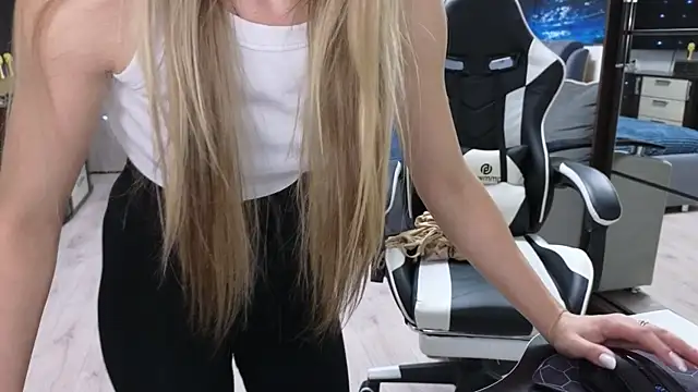 Strip-Lady online show from December 17, 1:17 pm