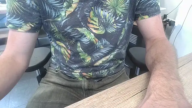 Snapshot of Michealtje85 chatting on July 6, 1:52 pm Michealtje85 online show from July 6, 1:52 pm