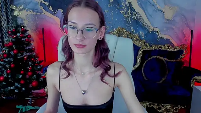 Snapshot of CozyMell chatting on January 4, 2:14 pm CozyMell online show from January 4, 2:14 pm