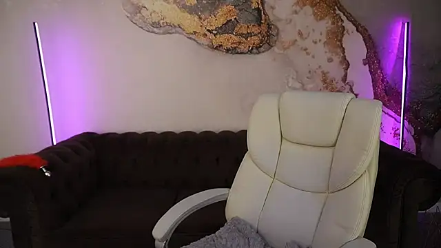 Snapshot of CozyMell chatting on January 24, 1:57 pm CozyMell online show from January 24, 1:57 pm