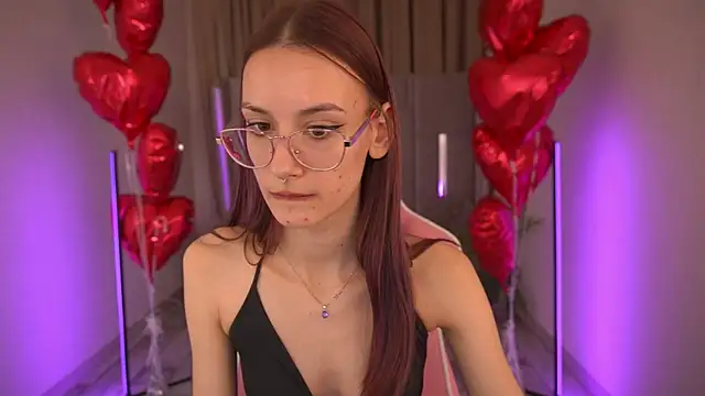 Snapshot of CozyMell chatting on February 25, 2:00 pm CozyMell online show from February 25, 2:00 pm