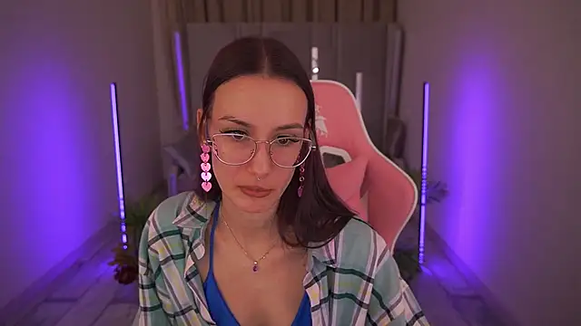 Snapshot of CozyMell chatting on March 3, 2:04 pm CozyMell online show from March 3, 2:04 pm