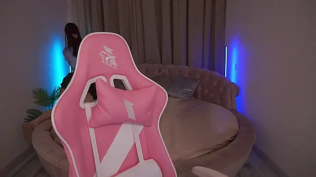 Snapshot of CozyMell chatting on March 7, 6:57 am CozyMell online show from March 7, 6:57 am