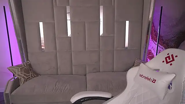 Snapshot of CozyMell chatting on March 17, 10:49 am CozyMell online show from March 17, 10:49 am