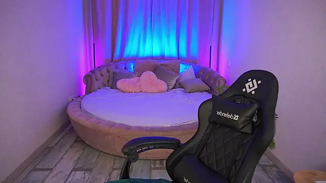 Snapshot of CozyMell chatting on November 27, 2:52 pm CozyMell online show from November 27, 2:52 pm