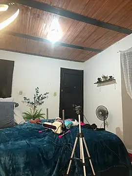 Snapshot of antonelaswete02 chatting on February 13, 5:58 am antonelaswete02 online show from February 13, 5:58 am