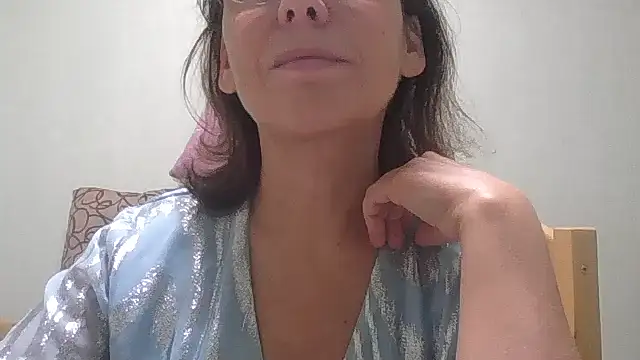 Snapshot of HollyJewel chatting on October 22, 6:51 pm HollyJewel online show from October 22, 6:51 pm