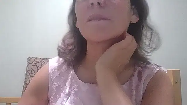 Snapshot of HollyJewel chatting on October 31, 6:53 pm HollyJewel online show from October 31, 6:53 pm