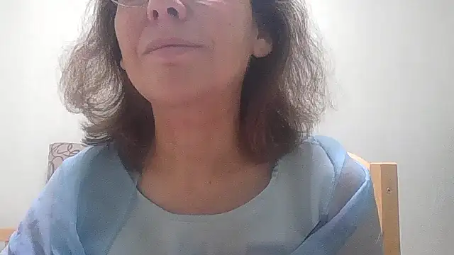 Snapshot of HollyJewel chatting on November 6, 5:14 pm HollyJewel online show from November 6, 5:14 pm