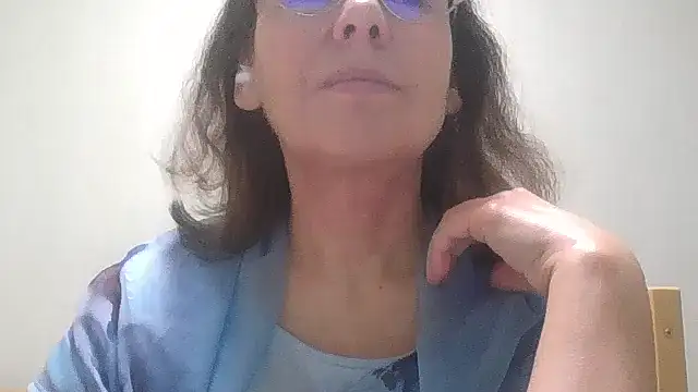 Snapshot of HollyJewel chatting on November 20, 4:29 pm HollyJewel online show from November 20, 4:29 pm