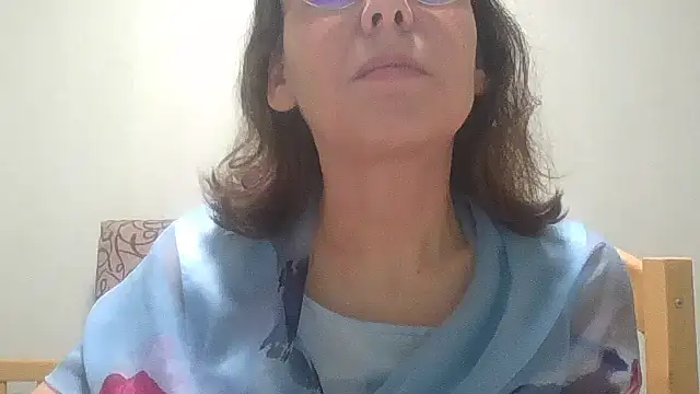 Snapshot of HollyJewel chatting on November 24, 2:50 pm HollyJewel online show from November 24, 2:50 pm