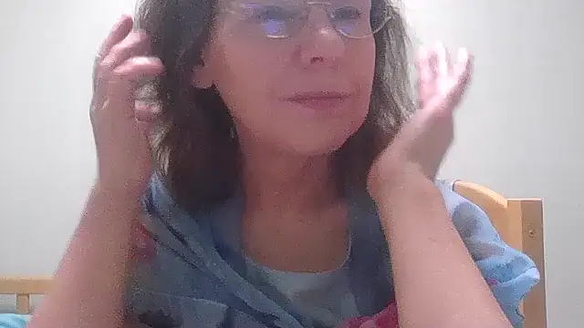 Snapshot of HollyJewel chatting on November 25, 7:14 pm HollyJewel online show from November 25, 7:14 pm