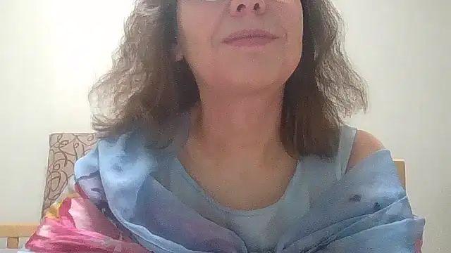 Snapshot of HollyJewel chatting on December 2, 6:47 pm HollyJewel online show from December 2, 6:47 pm