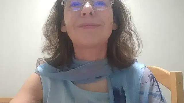 Snapshot of HollyJewel chatting on December 5, 6:26 pm HollyJewel online show from December 5, 6:26 pm