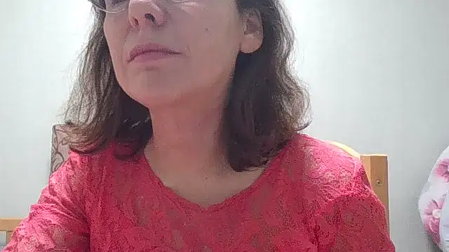 Snapshot of HollyJewel chatting on December 14, 6:23 pm HollyJewel online show from December 14, 6:23 pm