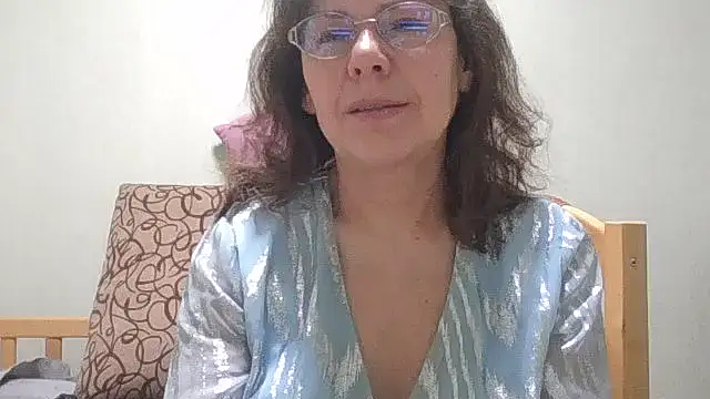 HollyJewel online show from March 3, 7:09 pm