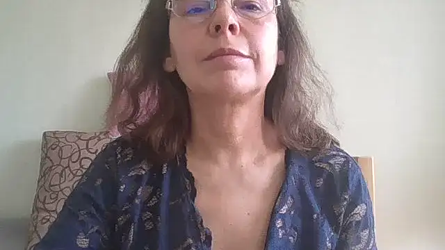 HollyJewel online show from March 13, 9:49 am