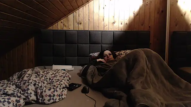 Snapshot of BoeseMoni1998 chatting on February 15, 7:28 pm BoeseMoni1998 online show from February 15, 7:28 pm