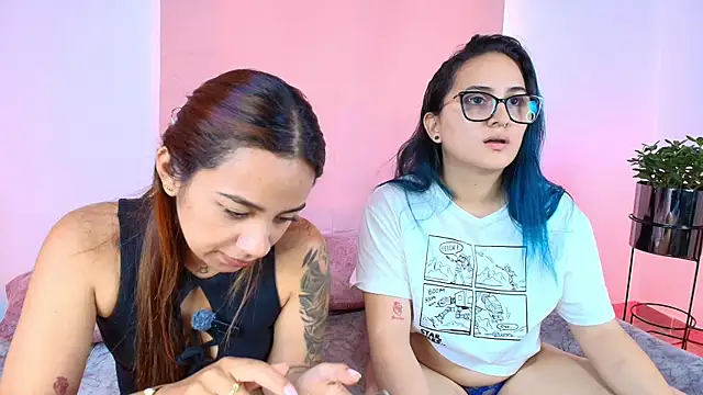 Snapshot of Jules_n_Gia chatting on October 28, 6:54 pm Jules n Gia online show from October 28, 6:54 pm