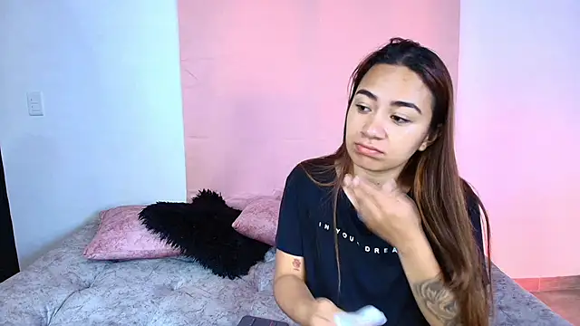 Snapshot of Jules_n_Gia chatting on November 2, 2:19 pm Jules n Gia online show from November 2, 2:19 pm