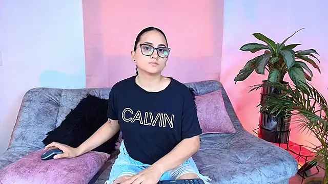 Snapshot of Jules_n_Gia chatting on November 6, 5:47 pm Jules n Gia online show from November 6, 5:47 pm