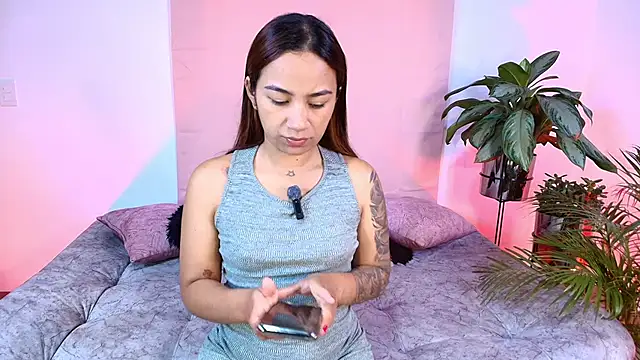 Snapshot of Jules_n_Gia chatting on November 18, 5:06 pm Jules n Gia online show from November 18, 5:06 pm