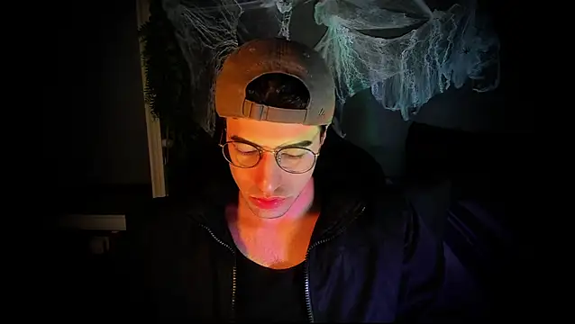 Snapshot of newjeff chatting on October 31, 9:21 am newjeff online show from October 31, 9:21 am