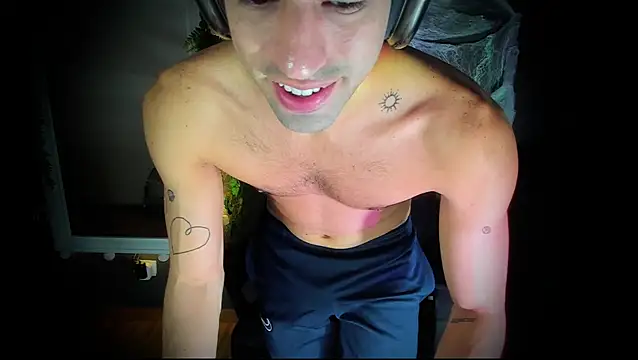 Snapshot of newjeff chatting on November 4, 12:21 am newjeff online show from November 4, 12:21 am