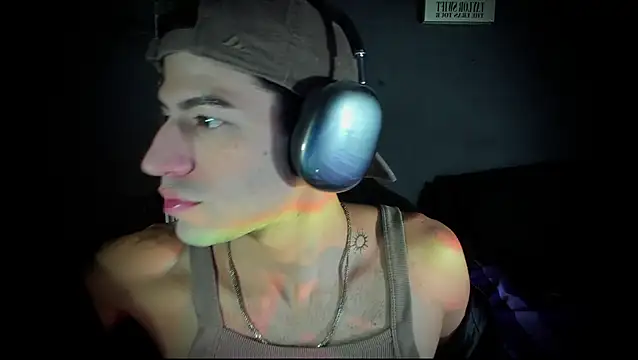 Snapshot of newjeff chatting on November 10, 11:42 am newjeff online show from November 10, 11:42 am