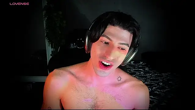 Snapshot of newjeff chatting on December 3, 1:57 am newjeff online show from December 3, 1:57 am