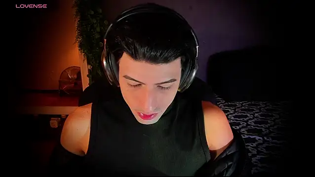 Snapshot of newjeff chatting on December 4, 4:59 pm newjeff online show from December 4, 4:59 pm