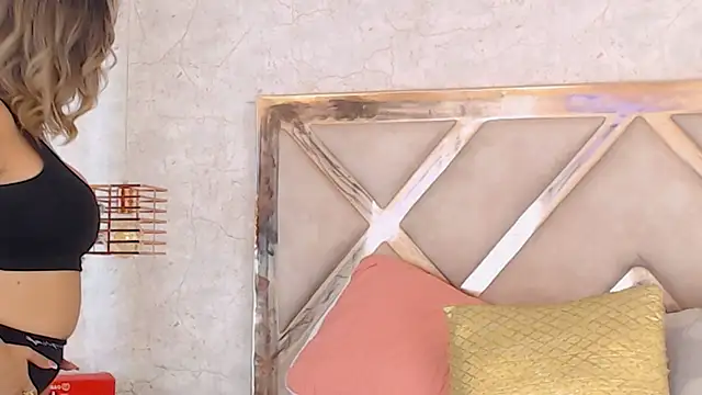 Snapshot of JoannaStanford chatting on November 18, 1:44 am JoannaStanford online show from November 18, 1:44 am