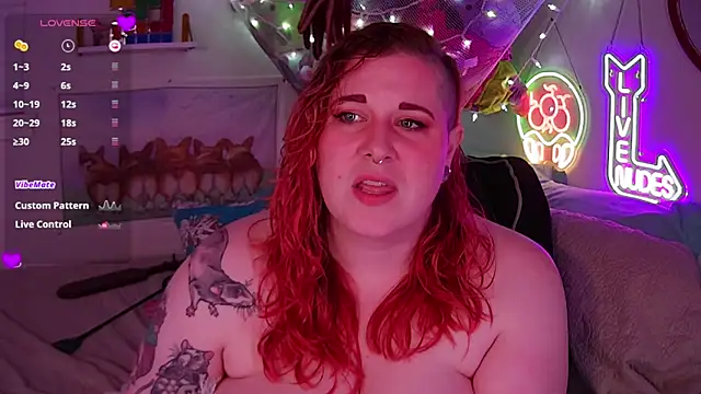 Snapshot of opalreigning chatting on December 5, 6:33 am opalreigning online show from December 5, 6:33 am