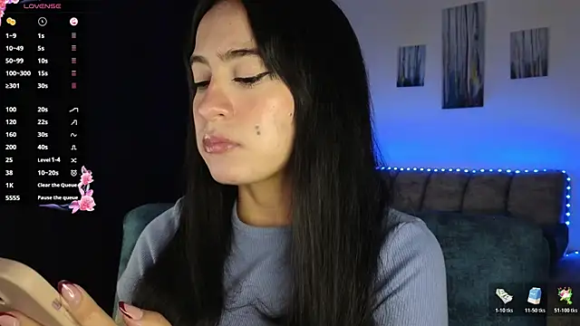 Snapshot of ZaraDames_ chatting on November 5, 4:12 am ZaraDames online show from November 5, 4:12 am