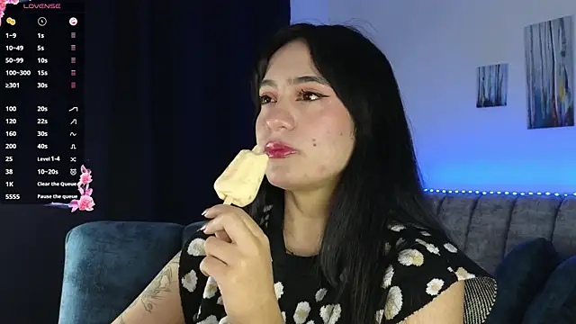 Snapshot of ZaraDames_ chatting on November 6, 3:40 am ZaraDames online show from November 6, 3:40 am