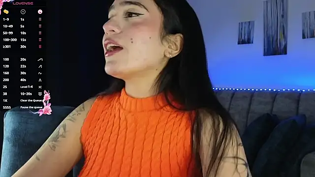 Snapshot of ZaraDames_ chatting on November 8, 2:12 am ZaraDames online show from November 8, 2:12 am