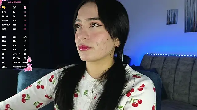 Snapshot of ZaraDames_ chatting on November 9, 3:05 am ZaraDames online show from November 9, 3:05 am