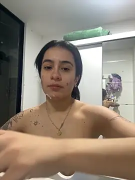 Snapshot of ZaraDames_ chatting on November 13, 2:43 am ZaraDames online show from November 13, 2:43 am