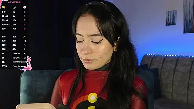 Snapshot of ZaraDames_ chatting on November 15, 2:20 am ZaraDames online show from November 15, 2:20 am