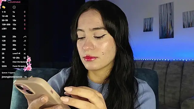 Snapshot of ZaraDames_ chatting on November 18, 3:01 am ZaraDames online show from November 18, 3:01 am