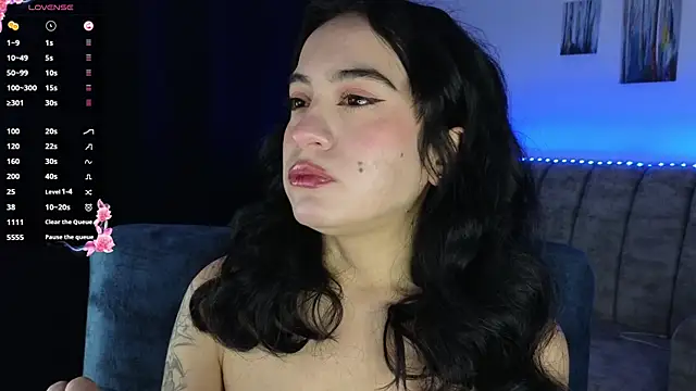 Snapshot of ZaraDames_ chatting on December 14, 3:23 am ZaraDames online show from December 14, 3:23 am