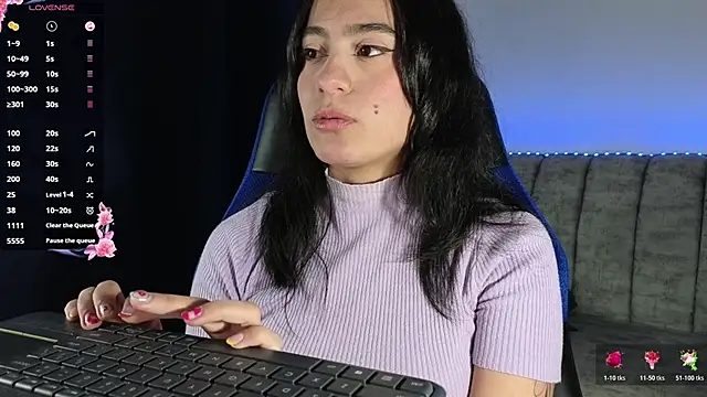 Snapshot of ZaraDames_ chatting on May 13, 3:26 am ZaraDames online show from May 13, 3:26 am