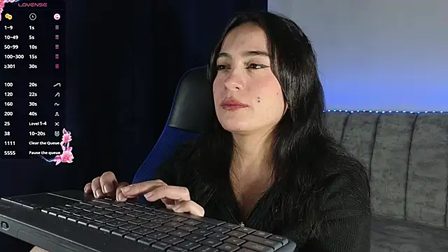 Snapshot of ZaraDames_ chatting on May 26, 2:29 am ZaraDames online show from May 26, 2:29 am