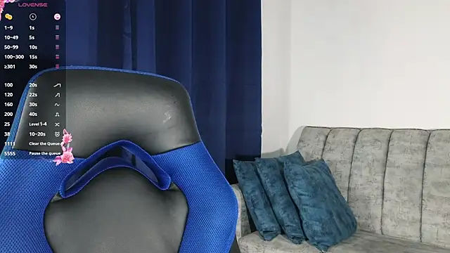 Snapshot of ZaraDames_ chatting on June 20, 4:15 am ZaraDames online show from June 20, 4:15 am