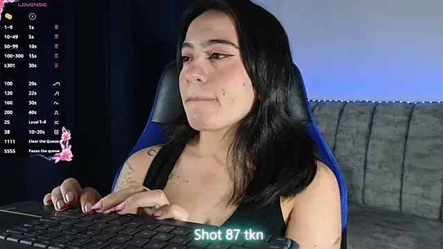 Snapshot of ZaraDames_ chatting on June 25, 4:45 am ZaraDames online show from June 25, 4:45 am